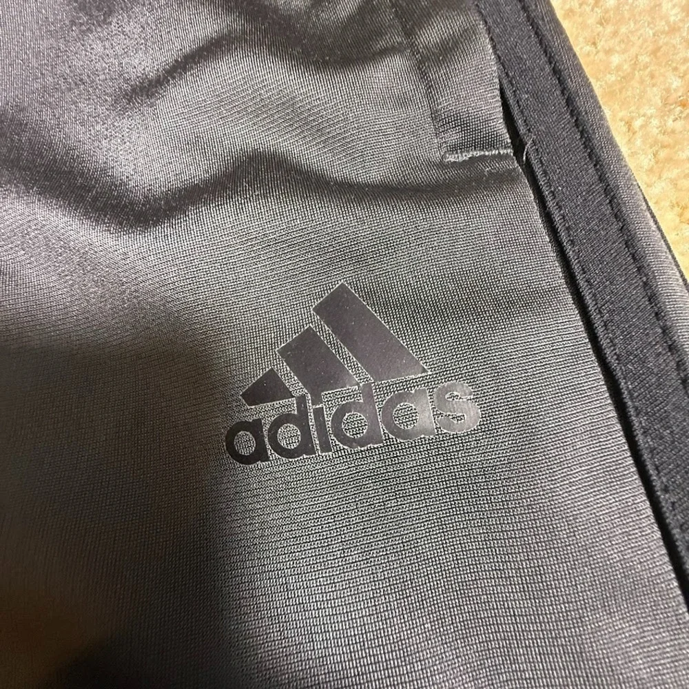 Adidas Track Pants Mens M Gray Black Logo Athletic Sweatpants 3 Stripes‎